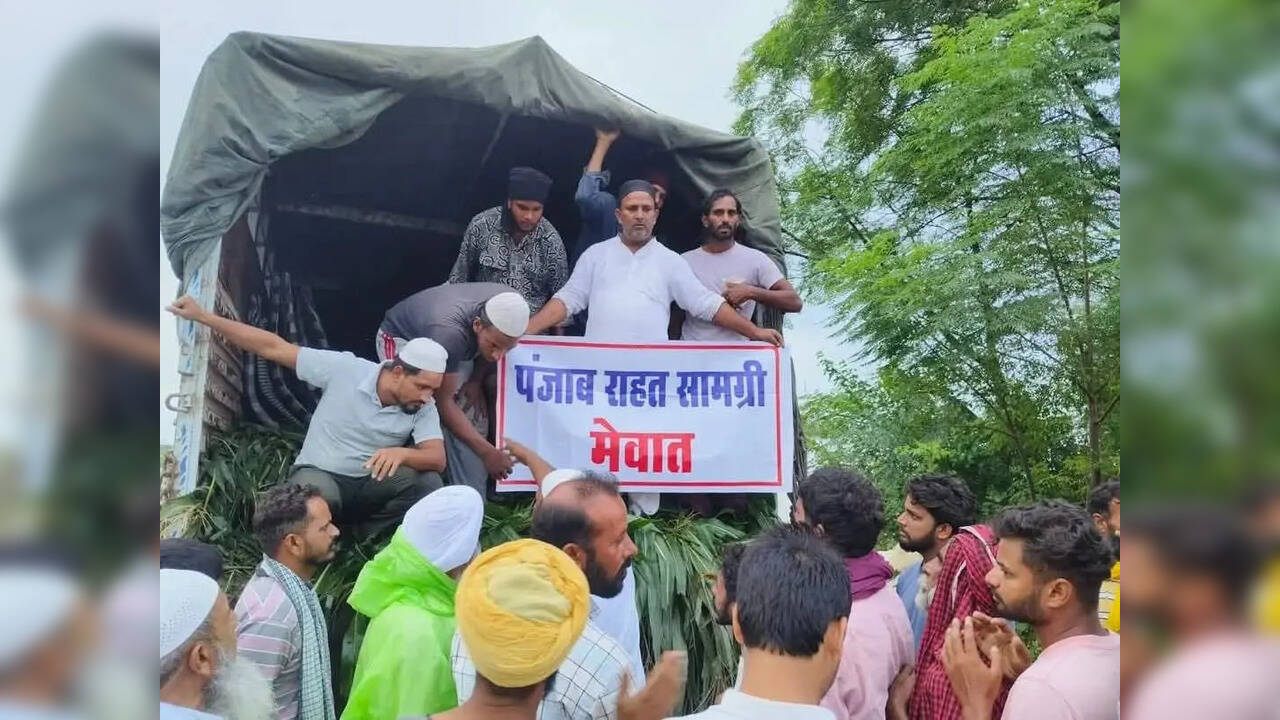 नूंह में बाढ़ पीड़ितों की मदद के लिए मस्जिदों से ऐलान, राहत सामग्री के 12 ट्रक रवाना