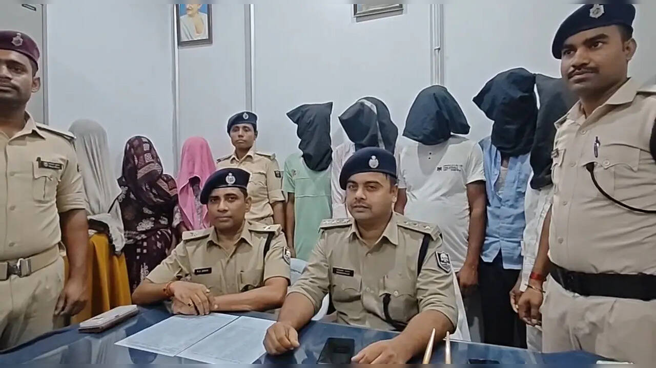 Patna News: पटना में बच्चा चोरी करने वाले गैंग का भंडाफोड़, निसंतान दंपतियों को बेचे जाते थे मासूम, पुलिस ने 8 लोगों को किया गिरफ्तार