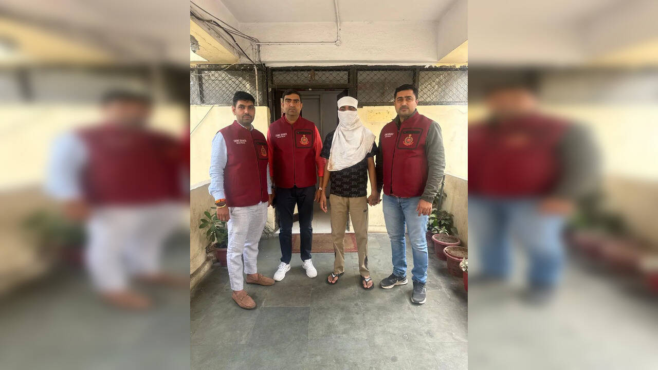 दिल्ली क्राइम ब्रांच ने पकड़े स्टॉक मार्केट फ्रॉड के दो बड़े खिलाड़ी, जानें कैसे लगाते थे चूना