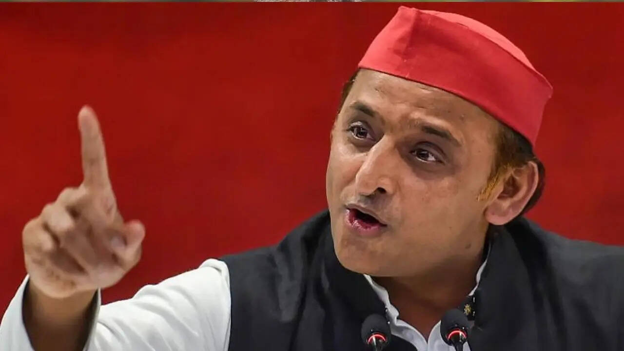 akhilesh yadav convoy cars challan of 8 lakh