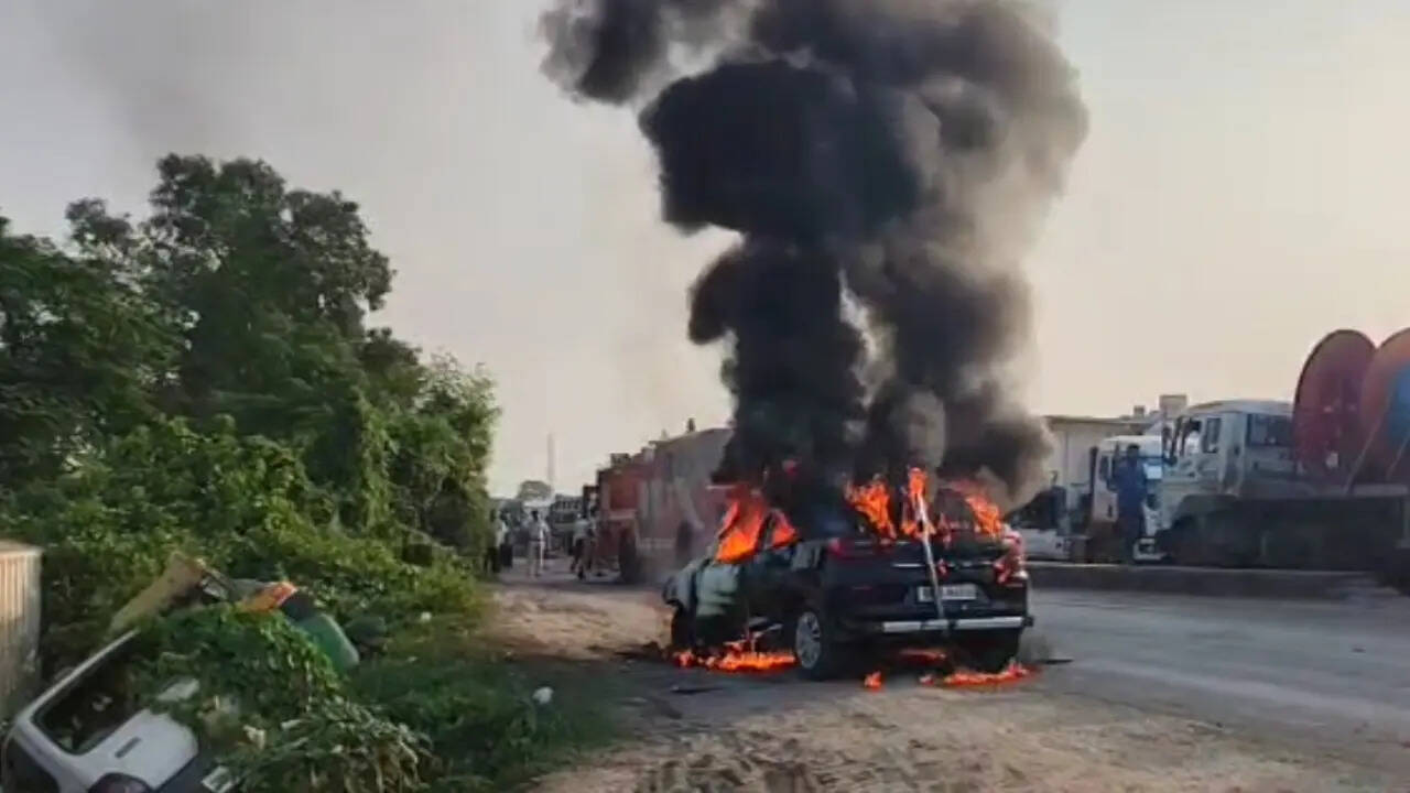 vaishali car fire