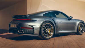 Porsche ने लॉन्च की दुनिया की सबसे पावरफुल कार सिर्फ 84 सेकेंड में पकड़ लेगी 200kmps की स्पीड