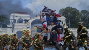 आज रात 10 बजे से नेपाल में मिलिट्री रूल Nepal Army बोली- हमारी प्राथमिकता हैं शांति बहाल करना
