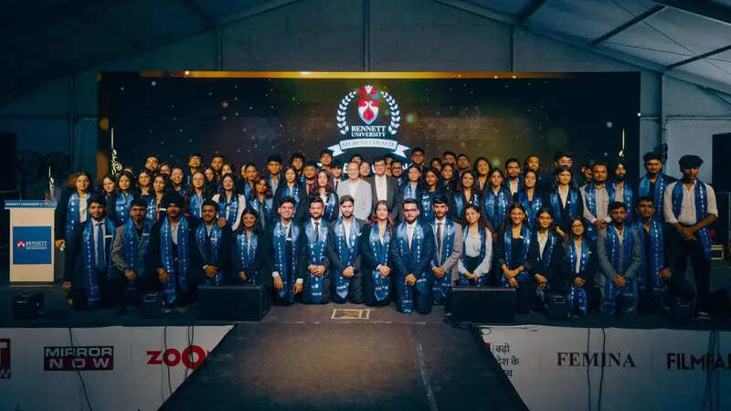 बेनेट विश्वविद्यालय के चांसलर और द टाइम्स ग्रुप के एमडी, विनीत जैन, नव नियुक्त बेनेट विश्वविद्यालय छात्र परिषद के साथ