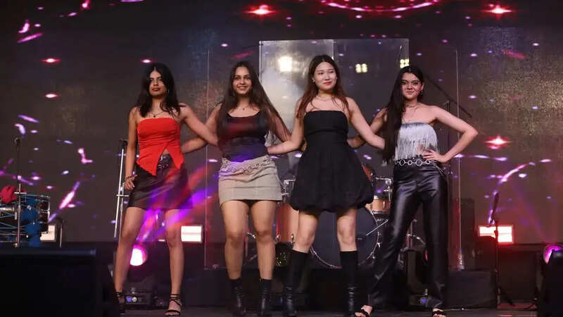 पनाश, फैशन सोसाइटी ने रैंपवॉक में बिखेरा जलवा