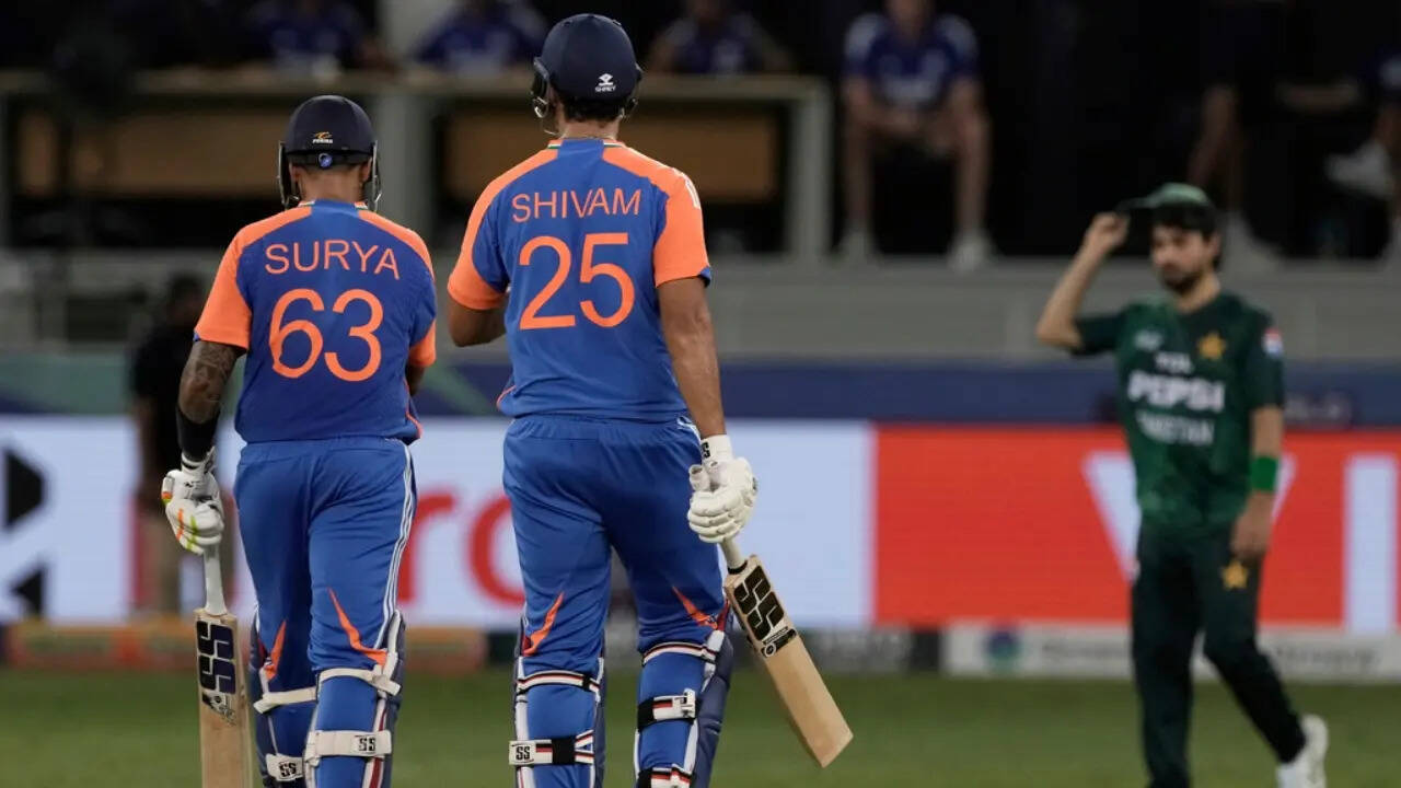 IND vs PAK Handshake Controversy