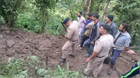 Himachal Pradesh Landslide: हिमाचल में भूस्खलन, 3 लोगों की मौत, बचाव कार्य जारी