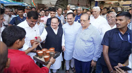 दिल्ली के बाजारों में गूंजा GST रिफॉर्म, व्यापारियों से मिले नड्डा और सीतारमण
