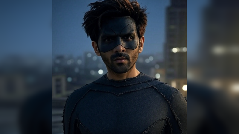 Kartik Aaryan as Phantom