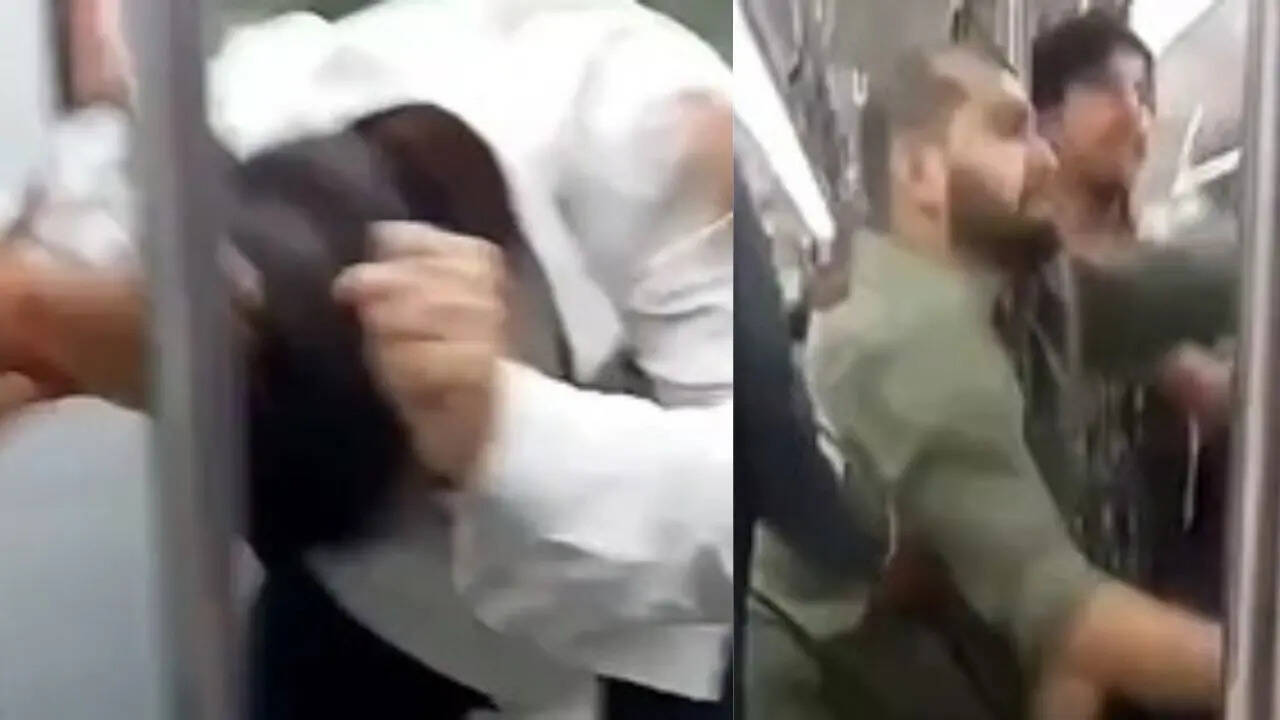 VIDEO: दिल्ली मेट्रो में हुई मुक्केबाजी, जमकर चले लात घूसे, लोगों ने किया बीच-बचाव