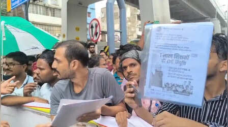 पटना में भारी बारिश के बीच BPSC TRE 4 अभ्यर्थियों का आंदोलन जारी; भारी संख्या में पुलिस तैनात