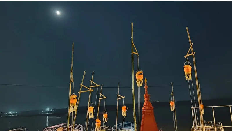 Varanasi sky lamps
