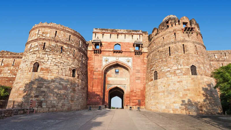 Grand Entrance to the Old Fort (Photo: Canva)