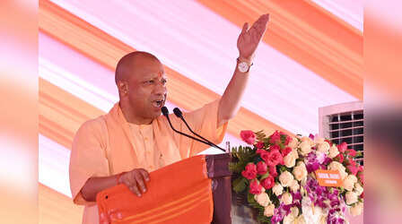 जालौन में सपा पर निशाना साधते हुए CM योगी ने किया करोड़ों के विकास प्रोजेक्ट्स का उद्घाटन; गुंडागर्दी पर दी कड़ी चेतावनी