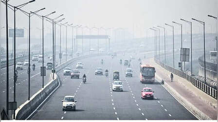 दिल्ली NCR में प्रदूषण का कहर; लगातार पांचवे दिन भी रहा AQI खराब, रेड जोन में पहुंचे 9 सेंटर