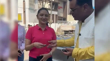हरियाणा की इस दवा बनाने वाली कंपनी ने कर्मचारियों को गिफ्ट में दी Kia की 51 कारें