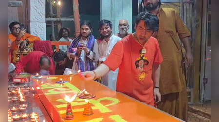 छतरपुर- जो पटाखे चलाने से मना करते हैं, उन्हें प्रदूषण से नहीं बल्कि हिंदू त्योहारों से दिक्कत है- धीरेंद्र शास्त्री