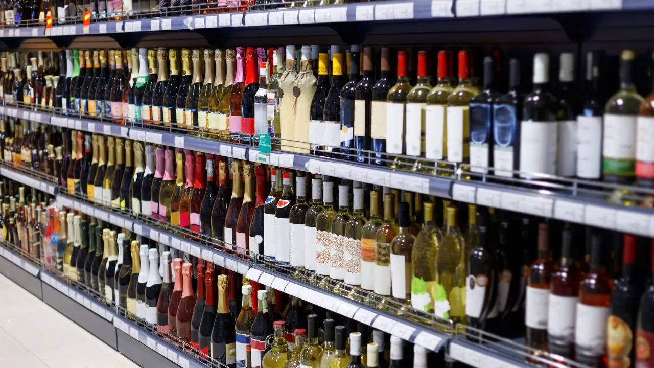 दिवाली पर दिल्ली सरकार को हुआ जबरदस्त मुनाफा, शराब बेचकर कमा लिये 600 करोड़ रुपये