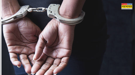 Noida News: मंदिर में चोरी करने वाले दो शातिर चोर गिरफ्तार, चांदी की सिल्ली और अवैध हथियार बरामद