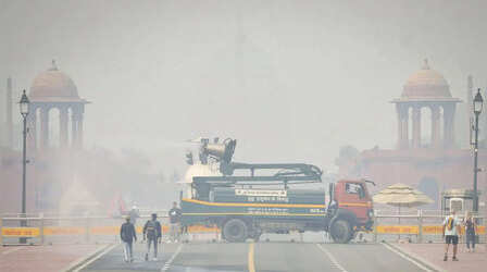 Delhi Pollution: गैस चेंबर बनी दिल्ली! लगातार बिगड़ ही रही आबोहवा; AQI 300 के पार