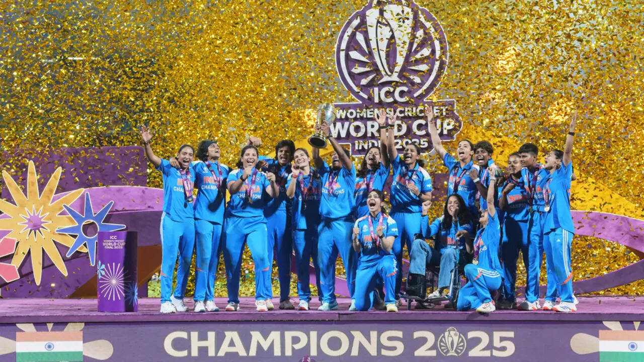 IND W vs SA W, Women's World Cup 2025 Final Highlights: टीम इंडिया ने दक्षिण अफ्रीका को पटखनी देकर पहली बार जीता वर्ल्ड कप का खिताब, शेफाली और दीप्ति शर्मा ने पूरी की हर-मन की मुराद