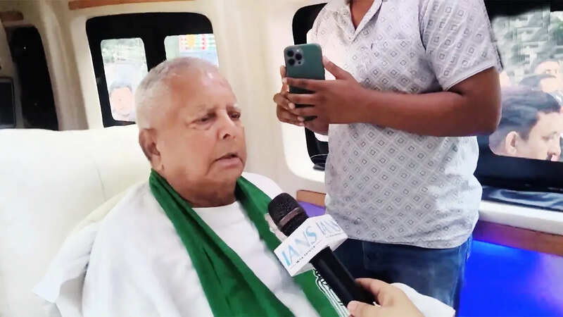 lalu yadav road show.