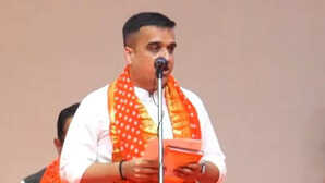 Gujarat News: उपमुख्यमंत्री समेत 30 वरिष्ठ IPS अधिकारियों की टीम भारत-पाक सीमा से लगे गांवों के दौरे पर