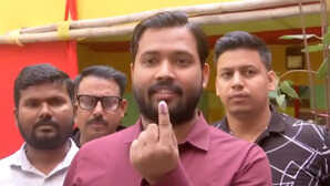 खान सर ने पटना में किया मतदान; युवाओं से की खास अपील, बोले- समझदारी से दें वोट