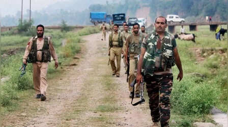 सर्दियों से पहले जम्मू-कश्मीर में आतंकवाद विरोधी अभियान में आई तेजी, पुलिस ने 100 से ज्यादा ठिकानों पर मारे छापे
