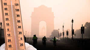 राजधानी दिल्ली में अचानक बढ़ी ठंड, दर्ज हुआ सीजन का सबसे ठंडा दिन; वायु गुणवत्ता अब भी ‘गंभीर’