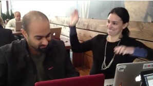 इस आदमी ने खुद को थप्पड़ मारने के लिए एक महिला को दी थी नौकरी, जानें भला ऐसा क्यों किया था उसने