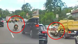 स्कूटी से फर्राटे भरते सड़क पार कर रही थी महिला, बेपरवाह ड्राइविंग के कारण हुई हादसे का शिकार, लोग बोले- ऐसे कैसे चलेगा दीदी!