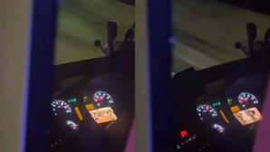 80 की स्पीड से बस चलाते हुए रियलिटी शो देख रहा था ड्राइवर, वायरल वीडियो देख भड़के लोग