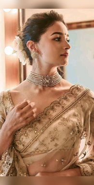 साड़ी के साथ ऐसे बाल बनाती हैं आलिया भट्ट तीसरी वाली हेयरस्टाइल सबसे बेस्ट