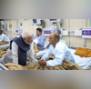प्रधानमंत्री मोदी भूटान की दो दिवसीय यात्रा के बाद नई दिल्ली लौटे सबसे पहले धमाके में हुए घायल लोगों से मिलने पहुंचे