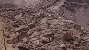 इंडोनेशिया के जावा द्वीप में भीषण लैंडस्लाइड: दो की मौत और 21 लापता, बचाव अभियान जारी