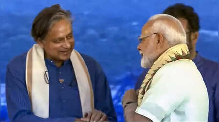 PM मोदी के रामनाथ गोयनका व्याख्यान में आर्थिक दृष्टिकोण और सांस्कृतिक आह्वान दोनों था- शशि थरूर ने की प्रधानमंत्री की जमकर प्रशंसा
