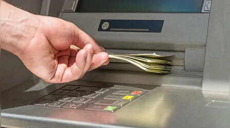 ATM से पैसा नहीं निकला लेकिन अकाउंट से कट गया? घबराएं नहीं ऐसे मिलेगा वापस