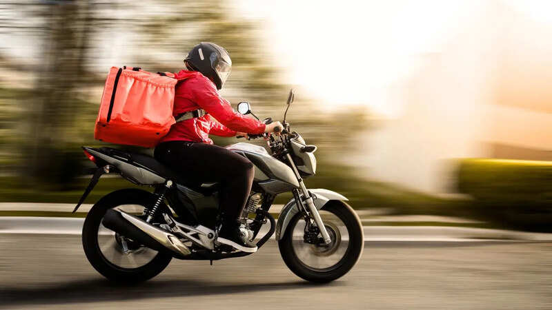 CNG and Electric Vehicles Allowed for Delivery in Noida from 2026 (Symbolic Photo: Canva)