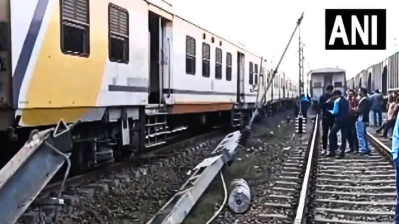 Two Coaches of Rampurhat–Jasidih EMU Passenger Train Derail (Photo: ANI)