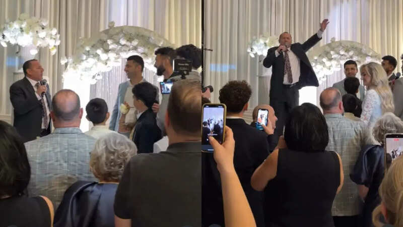 जूते की नीलामी कराते अंकल रीची