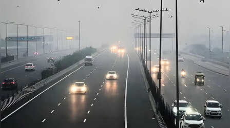 Delhi: AQI में हल्का सुधार, लेकिन स्मॉग का कहर जारी; कई इलाकों में हालत अब भी ‘बहुत खराब’
