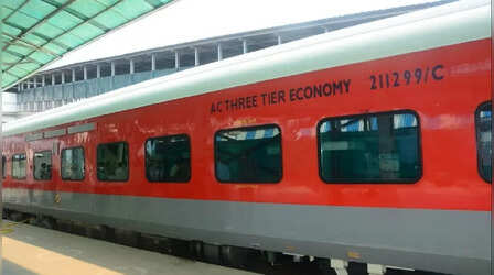 रेल यात्रा में बड़ी सुविधा: वरिष्ठ नागरिकों, 45+ महिलाओं को अब मिलेगा ऑटोमेटिक लोअर बर्थ, वंदे भारत में व्हीलचेयर स्पेस की खास सुविधा