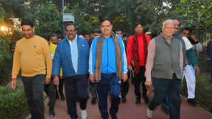 Jaipur: मुख्यमंत्री भजनलाल शर्मा अचानक जवाहर सर्किल पहुंचे, आम लोगों संग की मॉर्निंग वॉक, दिया ‘फिट राजस्थान’ का संदेश