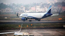 IndiGo को सरकार का आदेश, रविवार शाम तक रद्द उड़ानों का करें रिफंड