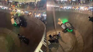 आज का वायरल वीडियो (07-DEC-2025): मौत के कुएं में दिल दहला देने वाला हादसा, दो कारें आपस में टकराईं और नीचे जा गिरीं