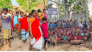 बीजापुर के कोंडापल्ली में पहली बार पहुंचा मोबाइल नेटवर्क, लोगों ने बजाए ढोल–मांदर; जलाए दीपक