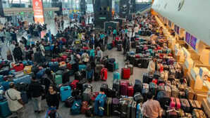 हैदराबाद एयरपोर्ट को मिली अंतरराष्ट्रीय उड़ानों समेत तीन फ्लाइट्स को बम से उड़ाने की धमकी, तलाशी ली गई