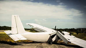 Seoni: बिजली के तार से टकराया ट्रेनिंग विमान हुआ दुर्घटनाग्रस्त, पायलट समेत 2 घायल; अंधेरे में डूबे 80-90 गांव