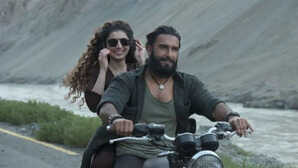 इन्टरनेशनल मार्केट में 'धुरंधर' की ताबड़तोड़ आंधी , यूके-कनाडा में जा रहे हैं हाउसफूल